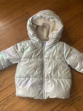 GAP Iridescent Light Silver Hooded Puffer Sherpa Lined Jacket Girls 3T